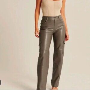 Abercrombie and Fitch NEW Vegan Leather Cargo 90s Relaxed High Rise Pant size 30